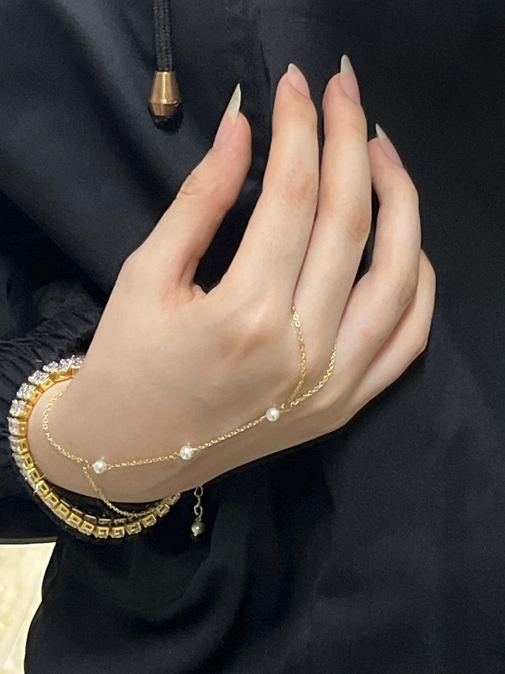 Pearls Handchain